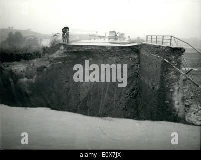 Sett. 09, 1965 - Raccuto Aumlave primo Pocq: Damgaes provocati dalle piogge torrenziali. Roma, 3 settembre 1965. Foto Stock