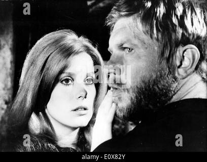 Attrice Catherine Deneuve in una scena di un film Foto Stock