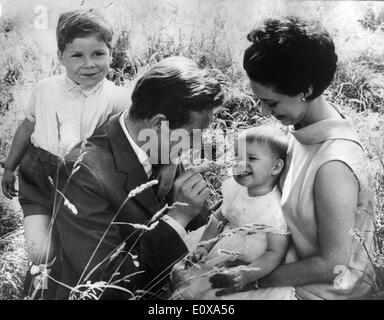 Conte di Snowdon e la principessa Margaret con i bambini Foto Stock