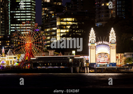 Il Luna Park su una chiara serata autunnale a Sydney in Australia Foto Stock