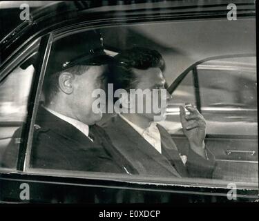 Maggio 05, 1966 - Mori assassinio di prova. Ian Brady e Myra Hindley trovato colpevole.: mostra fotografica di Ian Brady (sulla destra) Foto Stock