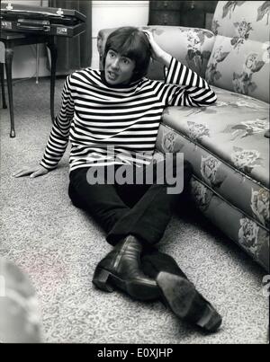 Febbraio 13, 1967 - Davy Jones dei Monkees arriva. Mostra fotografica di Davy Jones dei Monkees gruppo pop, illustrato oggi presso la struttura Grosvenor House Hotel, dopo il suo arrivo da New York. Foto Stock