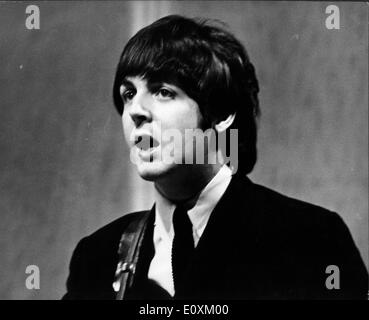 I Beatles Paul McCartney cantando Foto Stock