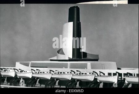 Apr. 04, 1967 - Il mondo del più potente e veloce di vite doppia camicia, Cunard. Q4 avrà più open deck spazio rispetto a qualsiasi altra nave passeggeri. Due terzi della stazza delle regine, lei vi portano lo stesso numero di passeggeri in maggiore comfort e alla stessa velocità di crociera - ma faranno la metà del consumo di carburante. Il nuovo Cunarder sarà la più grande nave in grado di passare attraverso il Panama e Suez canali per la world wide cruising. Ristoranti di alta in nave con la vista sul mare per tutti i duemila passeggeri è uno della camicia nuova caratteristiche uniche Foto Stock