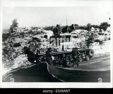 Giugno 06, 1967 - Il Medio Oriente guerra spostare israeliani in Giordania: forze israeliane hanno conquistato un certo numero di piccole città e di villaggi Foto Stock