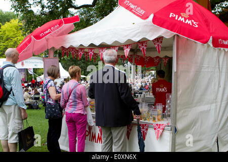 Chelsea,UK,20 maggio 2014,la sua Pimms 0'orologio ad RHS Chelsea Flower Show 201 Credito: Keith Larby/Alamy Live News Foto Stock