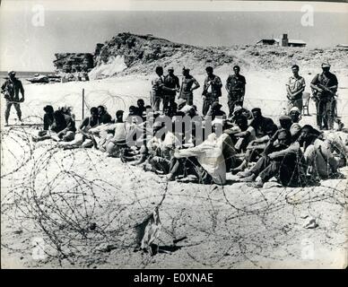 Giugno 06, 1967 - Il Medio Oriente la guerra. La foto mostra: prigionieri arabi nella foto a Sharm el Sheikh, la fortezza egiziana il controllo Foto Stock
