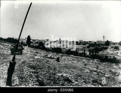 Giugno 06, 1967 - Il Medio Oriente la guerra. Villaggio arabo in Giordania. La foto mostra una vista di un villaggio arabo in Giordania, ad est di Gerusalemme, abbandonata dalla Giordania arabo forze in ritirata. Foto Stock