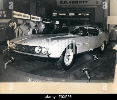 Ottobre 10, 1967 - Premere anteprima del Motor Show, la vettura ideale: Motoring conforto dalla staffa di lusso uno upmanship che proviene da esclusivi styling in esterno e interno di carrozzerie, la protezione di sicurezza incorporata di vitale importanza per alte prestazioni su strada e che corrispondono a una velocità massima di 140 mph range. Queste sono state le idee che sono andati in ''l'auto ideale'' del Daily Telegraph Magazine e desiderabile sports coupe che è svelata al pubblico in occasione del Motor Show, che si apre domani a Earl's Court Foto Stock