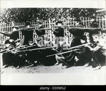 Ottobre 10, 1967 - cinquantesimo anniversario rivoluzione di Ottobre: Quest anno ricorre il cinquantesimo anniversario della Federazione rivoluzione di Ottobre. La foto mostra le guardie rosse della formazione nel 1917 a Petrograd (ora Leningrado) Foto Stock