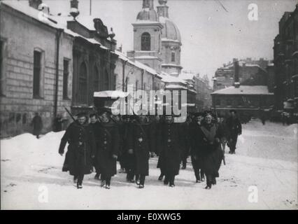 Ottobre 10, 1967 - 50 anni fa il 26 di ottobre, le Guardie rosse di soldati e la marina militare ha attaccato il palazzo d'inverno in Petrograd. Questo evento è stato il più dirompente nella storia a partire dalla Rivoluzione Francese. In questo anno in tutti i territori dell'URSS, così come in molti altri Foto Stock