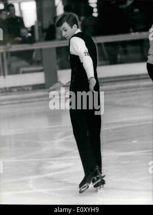 Febbraio 02, 1968 - Olimpiadi Invernali: pattinaggio OPS: Giovane Campione britannico Michael Williams nella foto durante la imposto la figura pattinare anche ieri. Foto Stock