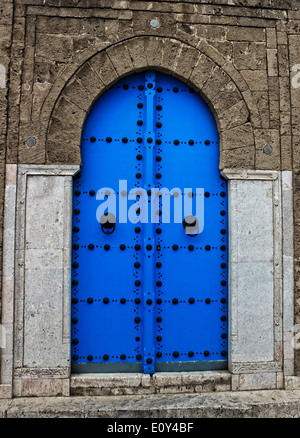 Blu porta orientale di Sidi Bou Said, Tunisia. Foto Stock