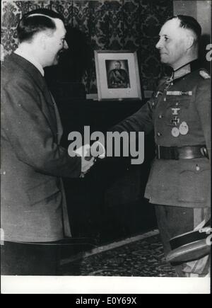 Il 12 Dic. 1968 - Generale Maresciallo di Campo Erwin Rommel (destra), leader dell'Afrikacorps, con Adolf Hitler(a sinistra). I rappresentanti sindacali Lane Kirkland & Svend Bache Vognbjerg Foto Stock