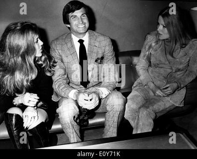 George Hamilton, Lana Collins e Olinka Berova Foto Stock