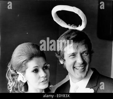 Attore Roger Moore sposi Luisa Mattioli Foto Stock