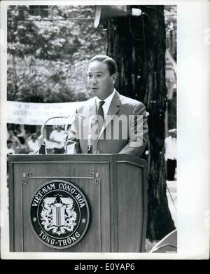 Lug. 07, 1969 - Il presidente Nguyen Van Thieu del Vietnam del Sud parlando a Saigon. Foto Stock