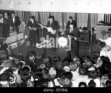 I Beatles eseguire in concerto Foto Stock