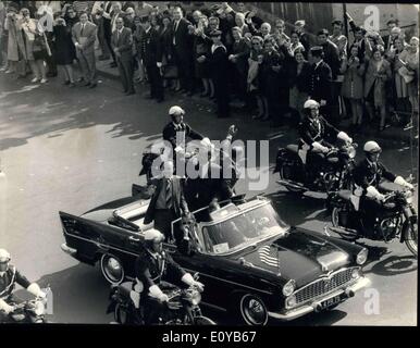 Ottobre 08, 1969 - Tre atterraggio lunare astronauti sulla sfilata a Parigi Foto Stock