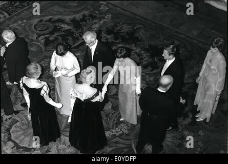 Il 12 Dic. 1969 - La cena per i vincitori di Premi Nobel presso la svedese il Palazzo Reale di Stoccolma Foto Stock