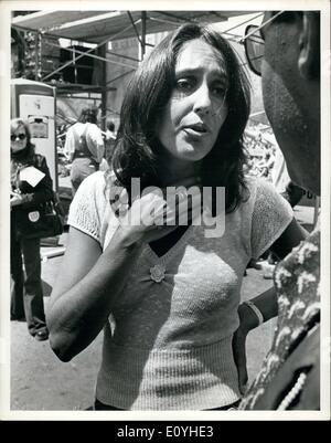 Jun 01, 1970 - Joan Baez è un folk americano cantante, compositore, musicista e un attivista di spicco. (Data e ora esatta posizione sconosciuta) Foto Stock