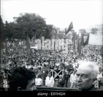 Giugno 06, 1970 - Il Partito Comunista Italiano ha chiuso la campagna elettorale con un incontro di San Giovanni Piazza. Il setary di th Foto Stock