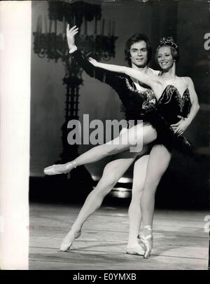 25 ottobre 1970 - Russo Ballerina che difettato verrà visualizzato sul televisore con il suo partner storico Rudolf Nureyev: Natalia Makarova, Foto Stock