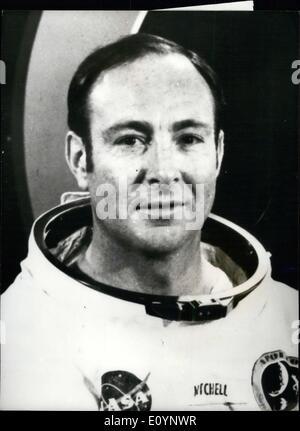 Gen 01, 1971 - Apollo 14 astronauta Edgar Mitchell - Modulo Lunare pilota. Mostra fotografica di Apollo 14 modulo lunare pilota di Edgar Mitchell raffigurato nella parte anteriore dell'Apollo 14 emblema. Il lancio ho previsto per domenica 31 gennaio. Foto Stock