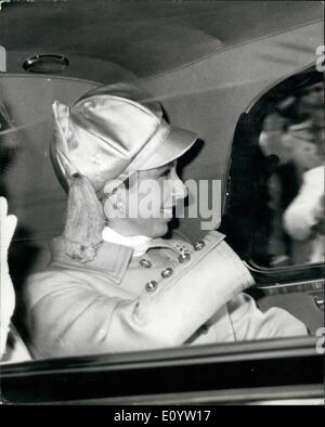 Giugno 15, 1971 - 15 giugno 1971. Il primo giorno di Royal Ascot. La foto mostra il Princess Anne indossando un jockey-style hat quando arrivò in auto a Ascot oggi. Foto Stock