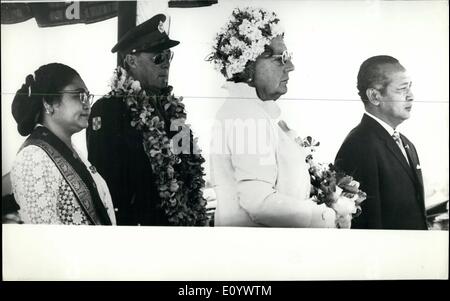 Agosto 08, 1971 - Regina Juliana e Prince Bernhard visitare l Indonesia: Regina Juliana e Prince Bernhard nei Paesi Bassi, arrivati a Giacarta, recentemente per i loro dieci giorni di visita in Indonesia. La foto mostra (L a R): Mme. Suharto; Regina Juliana; Prince Bernhard e il Presidente Suharto, raffigurato all'Aeroporto di Jakarta, all'arrivo della coppia olandese. Foto Stock