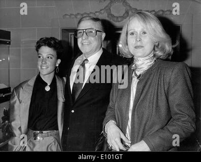 Ballerino attore Gene Kelly con la famiglia a teatro Foto Stock