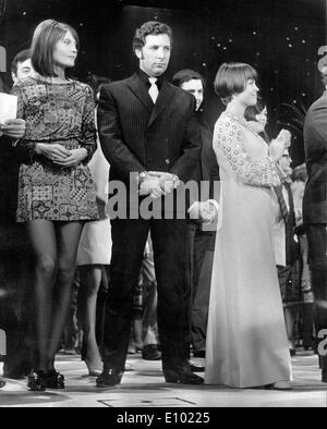 Tom Jones, Sandie Shaw e Mireille Mathieu reciti Foto Stock