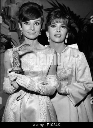 Attrici Audrey Hepburn e Gina Lollobrigida Foto Stock