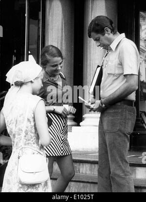 Attore Jerry Lewis firma autografi per i tifosi Foto Stock