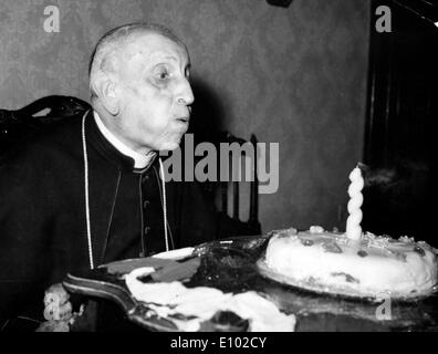 1962 Press Photo Monsignor Alfonso CARINCI celebra il centesimo compleanno. Divenne Papa Pio XII - 1945. Foto Stock