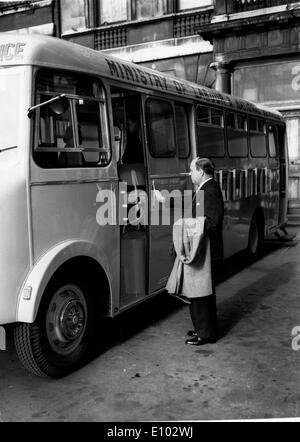 Candidato Iain Macleod controlli fuori ufficio mobile Foto Stock