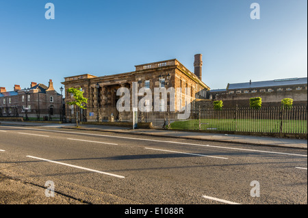 La facciata dell'ora in disuso Crumlin Road prigione, Belfast. Foto Stock