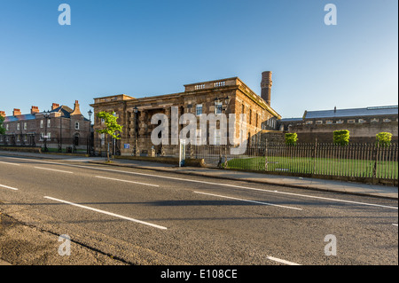 La facciata dell'ora in disuso Crumlin Road prigione, Belfast. Foto Stock