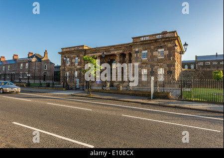 La facciata dell'ora in disuso Crumlin Road prigione, Belfast. Foto Stock