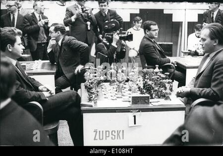 Mar 03, 1970 - Partita del secolo; Mostra fotografica di B. Spasky e B. Larsen durante la partita sul primo bordo del ''Mdi aggancio Foto Stock