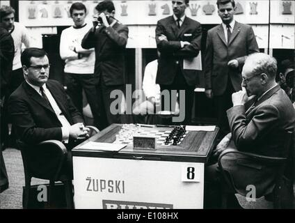 Mar 03, 1970 - Partita del secolo: un momento dal match tra grand masters Botvinik e Matulovic (Jugoslavia. Belgrado, Marzo 30, 1970 Foto Stock