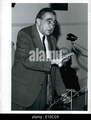 Apr. 04, 1972 - Edward Teller: scienziato nucleare e professore all'Università di Berkeley ha parlato delle difficoltà del militare atomica equilibrio di potenza presso la Libreria ungherese e storica Società, Ungherese House. Credito: Don - Soucy Foto Stock