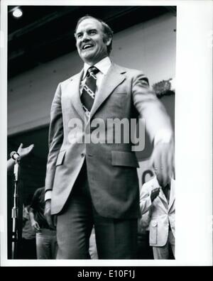 Sett. 09, 1972 - Il senatore George McGovern ha fatto la sua prima apparizione in California dal suo primario giugno vittoria, alla contea di Alameda Labor Day Picnic, Pleasanton fairgrounds, lunedì 4 settembre 1972. Foto Stock