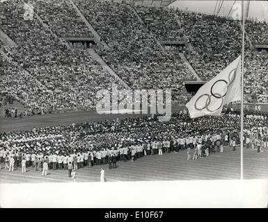 Sett. 06, 1972 - il memoriale di servizio per morti atleti israeliani: un memoriale di servizio si è svolta oggi presso lo Stadio Olimpico di Monaco di Baviera per il atleti israeliani che è morto ieri nel corso della strage in una base aerea nei pressi di Monaco di Baviera. Mostra fotografica di vista generale della scena allo Stadio Olimpico di Monaco di Baviera, oggi nel corso del memoriale di servizio. Foto Stock