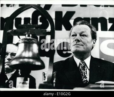 Ottobre 10, 1972 - Willy Brandt apre la campagna elettorale. La foto mostra il West il Cancelliere tedesco Willy Brandt, raffigurato a la settimana scorsa il Partito Social Democratico Conferenza di Dortmund, che aveva come oggetto la elezione federale, che avrà luogo il 9 novembre 19. Foto Stock