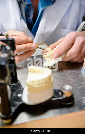 Fare false denti Foto Stock