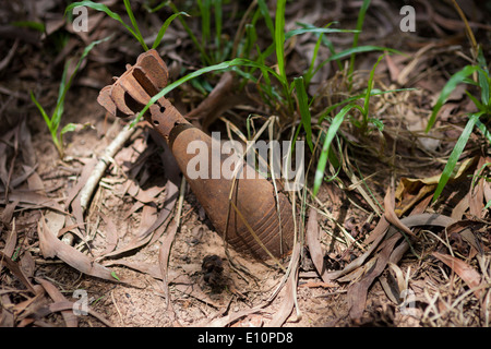 Rusty mortaio bomba - Siem Reap, Cambogia Foto Stock