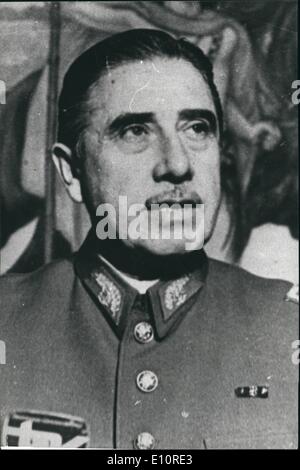 Ottobre 10, 1973 - e questo è il ''strong Uomo" del Cile: Qui è un nuovo ritratto del Generale Augusto Pinochet Ugarte, l uomo che Foto Stock