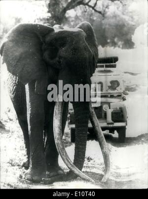 Gen 18, 1974 - Ahmed l'elefante è morto: Ahmed, Kenya le massicce bull elephant, creduto per essere il più grande del mondo tusker, è morto in Kenya di età compresa tra i 60 e 70 anni. Tre anni fa il presidente la protezione di elefante per la vita. foto mostra questa immagine di Ahmed, l'elefante era preso tre giorni fa. Foto Stock