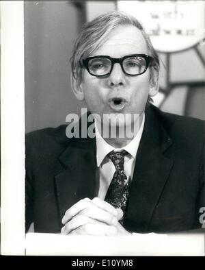 Sett. 09, 1974 - Partito Laburista campagna elettorale conferenza stampa; La foto mostra il sig. Peter rive, Segretario di Stato per il commercio, parlando a oggi la festa del lavoro campagna elettorale conferenza stampa. Foto Stock